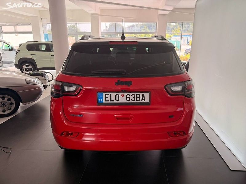 Jeep Compass (2022) 1.3 GSE PHEV 4xe S-Limite - fotka 2 z 29