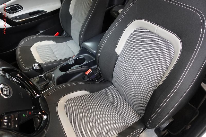 Kia Ceed (2016) 1.6CRDi, Navi, AC - fotka 9 z 23