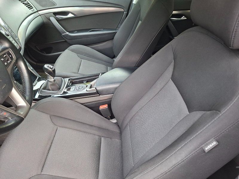 Hyundai i40 (2018) SW 1.7CRDi 104kW -ČR-KAMERA - fotka 19 z 38