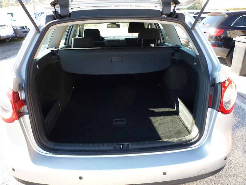 Volkswagen Passat 2,0 TDi  Comfort - fotka 22 z 49