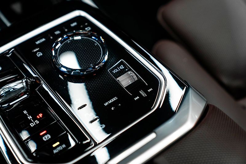 BMW Řada 7 d - fotka 14 z 26