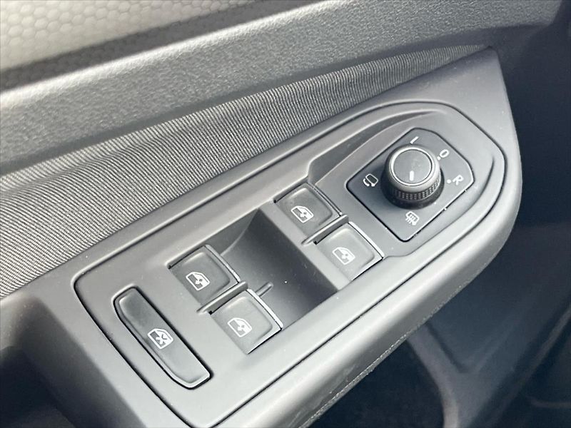 Volkswagen Golf 2,0 TSi 180kW 7DSG  REZERVACE - fotka 20 z 28
