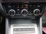 Škoda Octavia (2018) 1.6 TDI, Serv.kniha, Navi - náhled 12