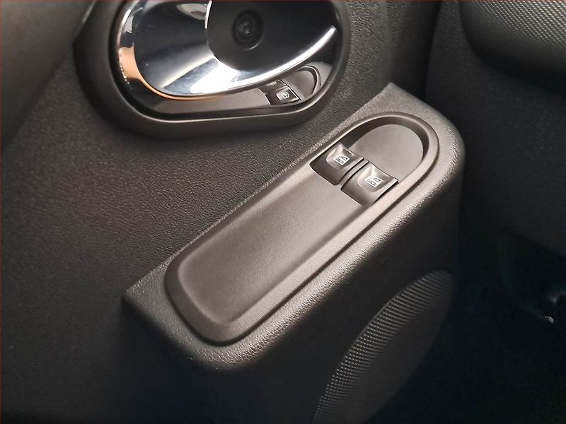Dacia Duster (2014) 1.6 16V, LPG, Serv.kniha - fotka 16 z 16
