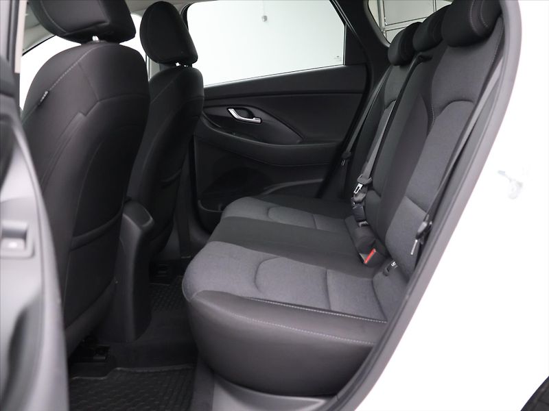Hyundai i30 1,5 T-GDI 117kW Smart CZ DPH - fotka 13 z 26