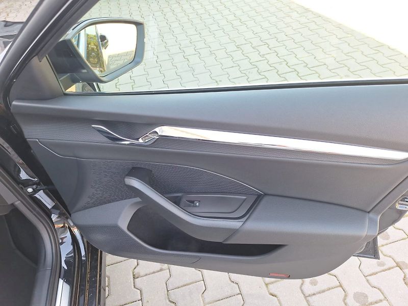 Škoda Octavia (2023) COMBI / 2.0 TDI / 85 kW / 6MP - fotka 32 z 33