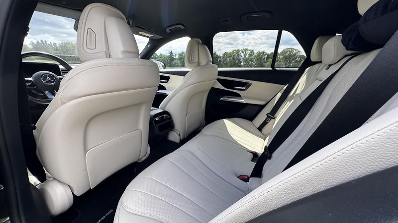 Mercedes-Benz Třídy E E220d, AMG, záruka, nájezd - fotka 19 z 22