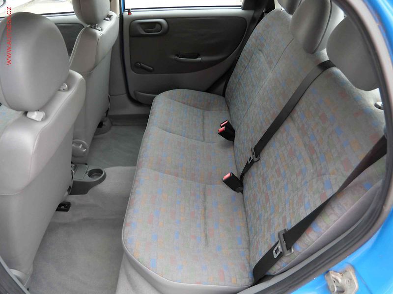 Opel Corsa (2001) 1.0i, ČR - fotka 10 z 13