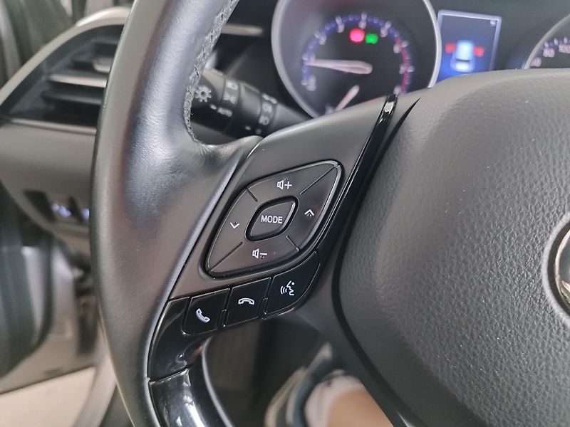 Toyota C-HR (2017) 1,2I,85KW,AUTOMAT,4X4,ALU,LED - fotka 30 z 34