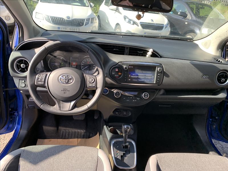 Toyota Yaris 1,5 HYBRID - fotka 11 z 20