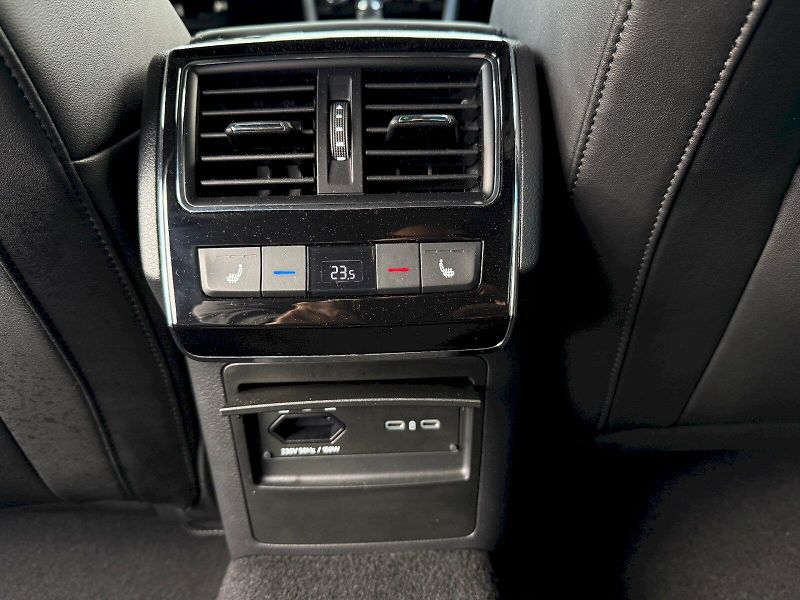 Škoda Superb (2022) 2.0 TSI 206 kW DSG 4x4 L&K - fotka 9 z 29