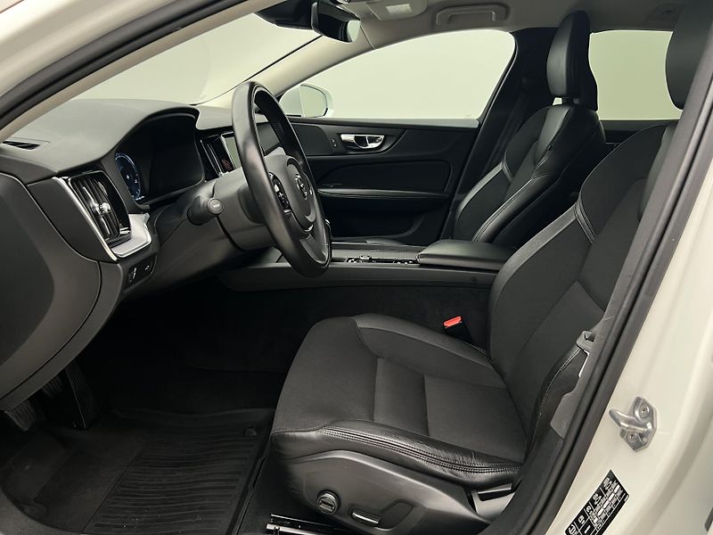 Volvo V60 D3 MOMENTUM MAN - fotka 3 z 41