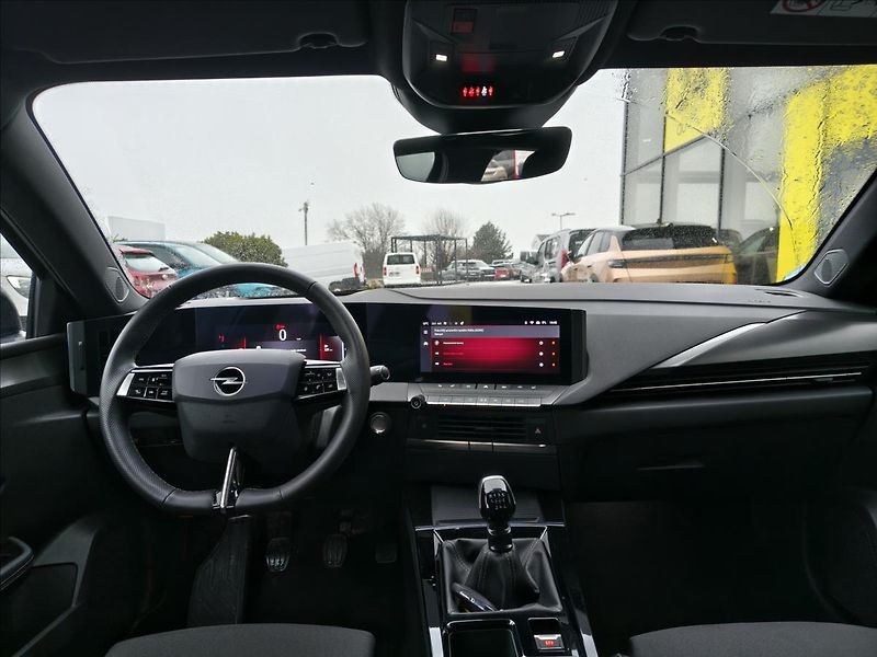 Opel Astra 1,2   GS line 130K - fotka 2 z 22