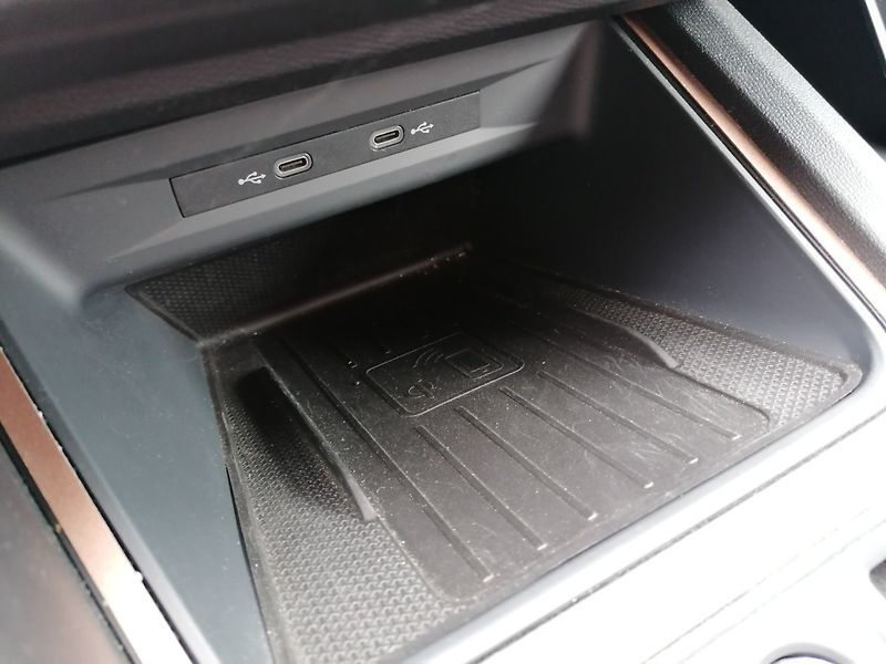 Seat Leon (2021) 1.4 TSi E-HYBRID Cupra Design - fotka 28 z 35