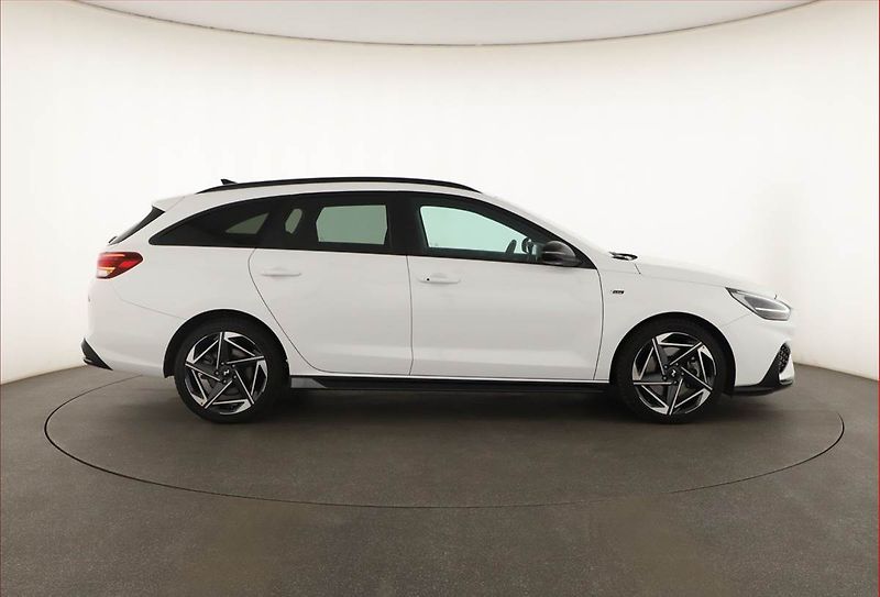Hyundai i30 (2025) 1.5 T-GDI MHEV 48V, N-LINE - fotka 6 z 21