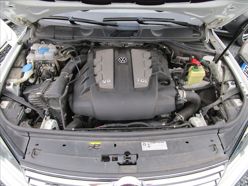 Volkswagen Touareg 3.0TDi V6  R-Line, 4x4, Bi-Xen - fotka 44 z 48