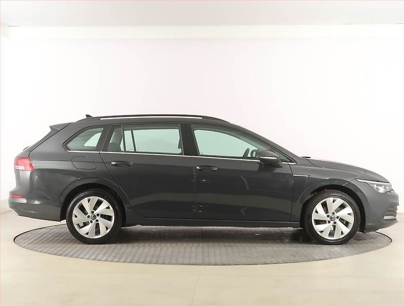 Volkswagen Golf (2022) Style 1.5 TSI, Serv.kniha - fotka 6 z 25