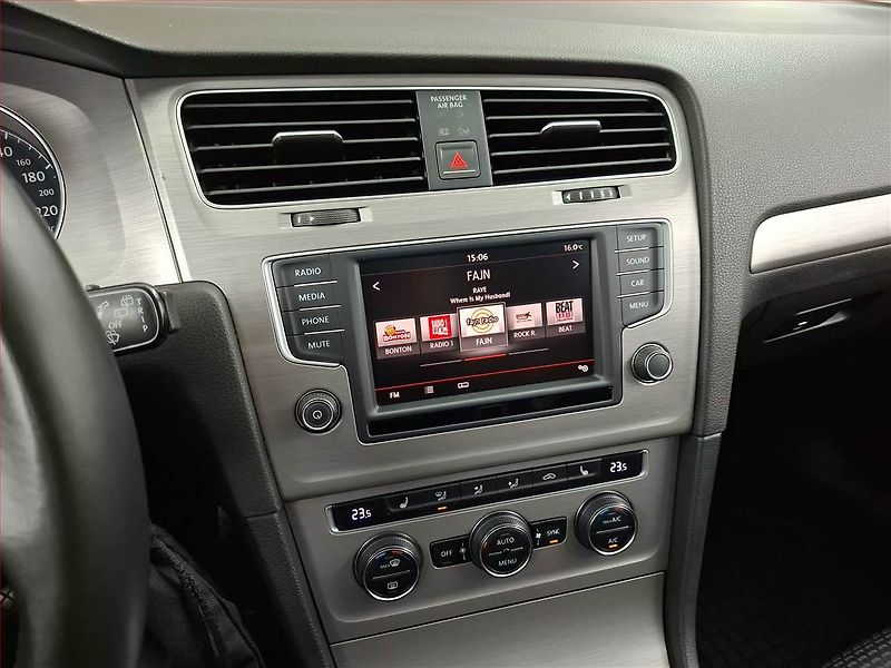 Volkswagen Golf (2015) Comfortline 1.6 TDI, ČR,1.maj - fotka 12 z 15