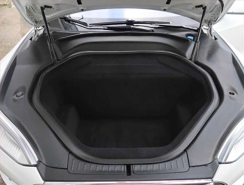 Tesla Model S (2015) 85D, SoH 84% - fotka 22 z 23