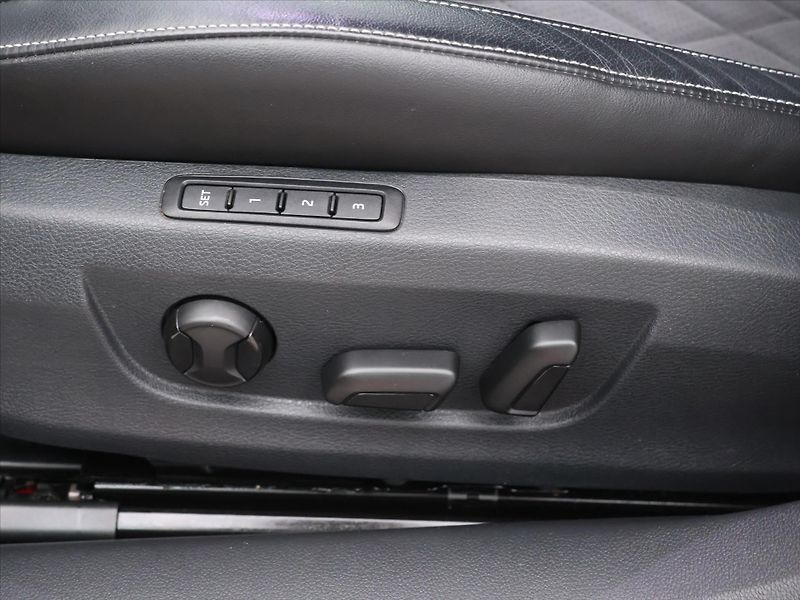 Škoda Superb 2.0 TDI 140kW SportLine DSG CZ - fotka 17 z 32