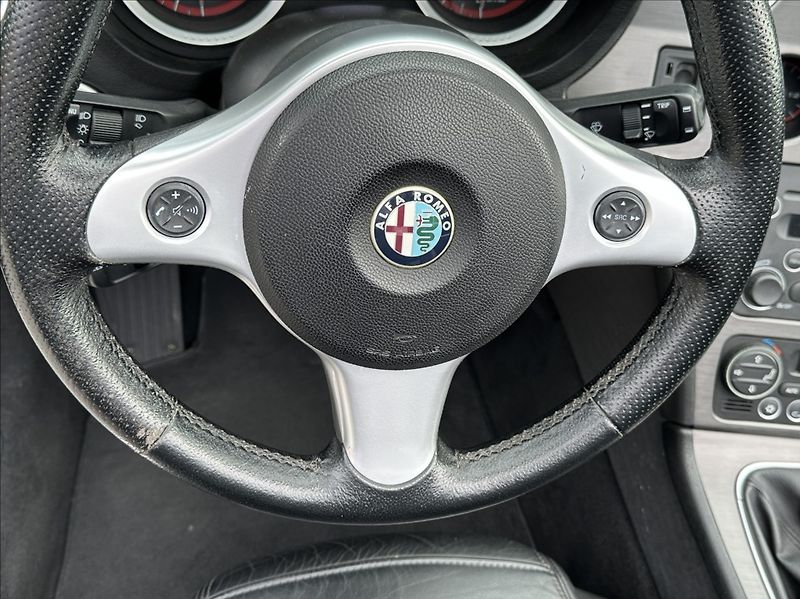 Alfa Romeo Spider 2,2 JTS 185PS  Exclusive - fotka 35 z 48