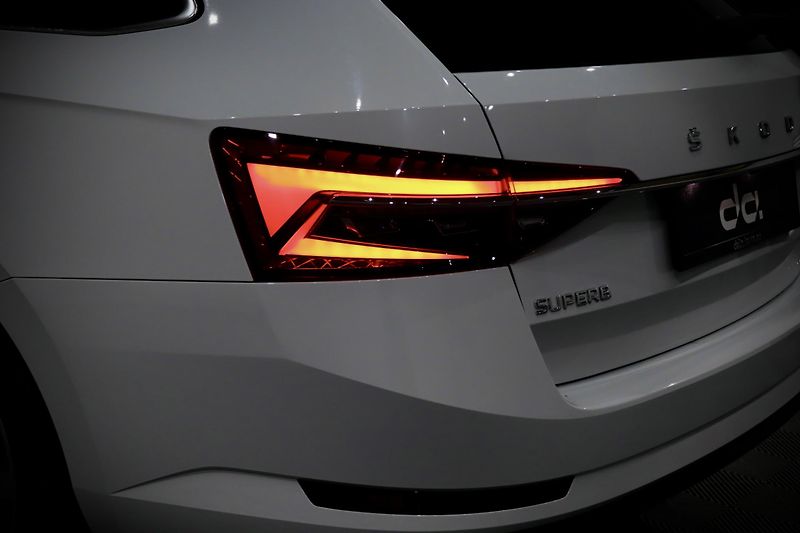 Škoda Superb 3 FL Combi 2.0 TDI 110 kW DSG - fotka 9 z 48