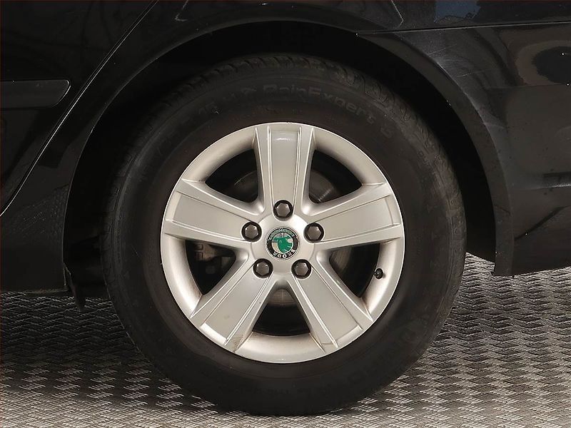 Škoda Octavia (2012) Ambiente 1.6 TDI, Navi - fotka 14 z 17