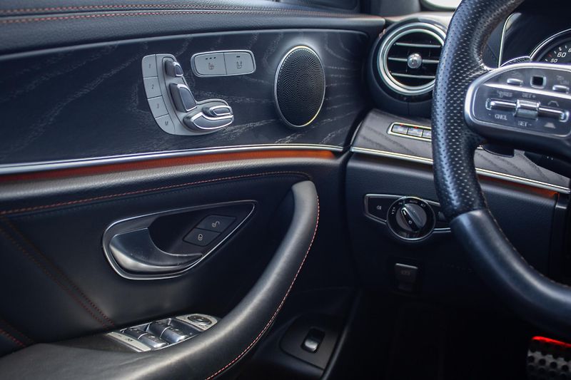 Mercedes-Benz Třídy E (2019) Mercedes-AMG 53 4MATIC+ A/T - fotka 25 z 50