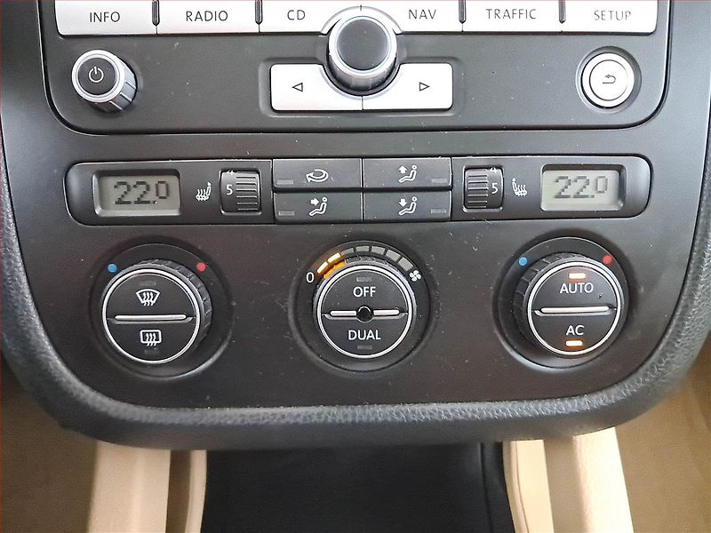 Volkswagen Golf (2008) 2.0 TDI, Serv.kniha, po STK - fotka 13 z 18
