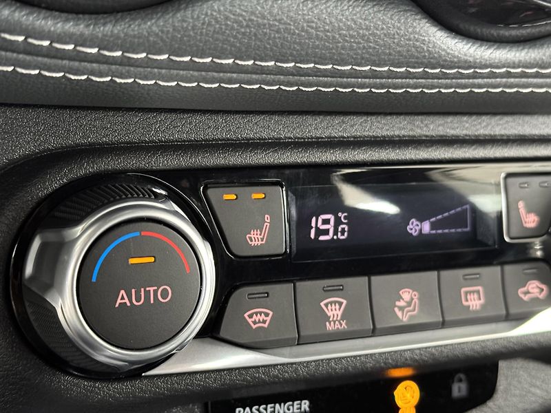 Nissan Juke 1,0DIG-T 117*AUT*TEKNA*Tažné - fotka 22 z 38
