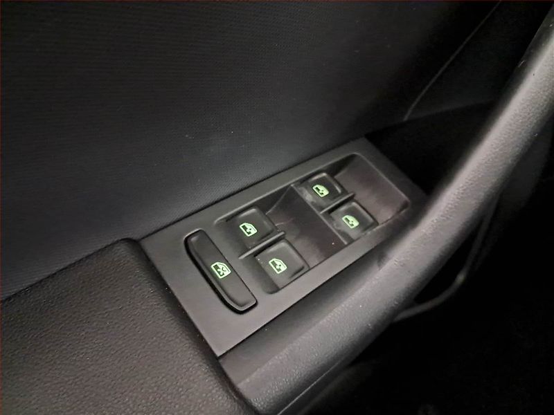 Škoda Rapid (2017) 1.0 TSI, Navi, Bi-Xenony - fotka 18 z 20