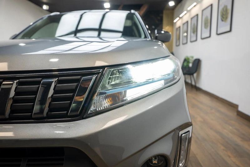 Suzuki Vitara Hybrid 1.4 95 kW - fotka 26 z 34