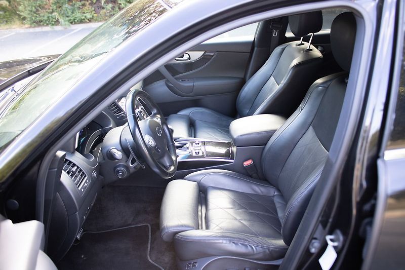 Infiniti QX70 Verze S, servisované, DVB-T - fotka 17 z 53