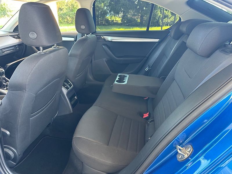 Škoda Octavia (2014) 1.6TDi VYHŘ. SKLA,100%KM - fotka 16 z 17