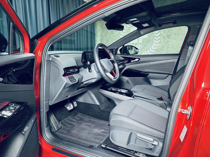 Volkswagen ID.4 (2025) GTX*4M*TAŽNÉ*360*ZÁRUKA*PANO* - fotka 16 z 40