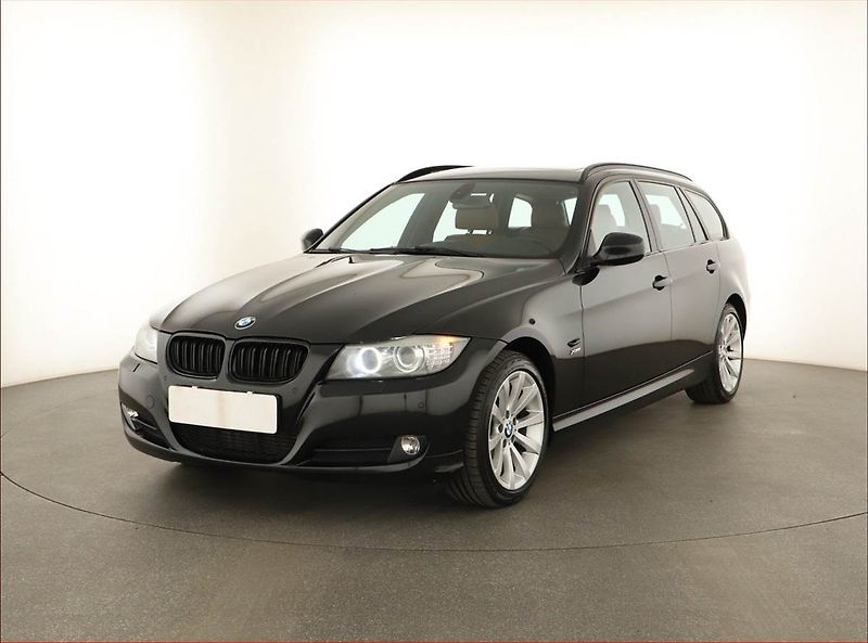 BMW Řada 3 (2011) 320 d xDrive, 4X4, Automat - fotka 2 z 17