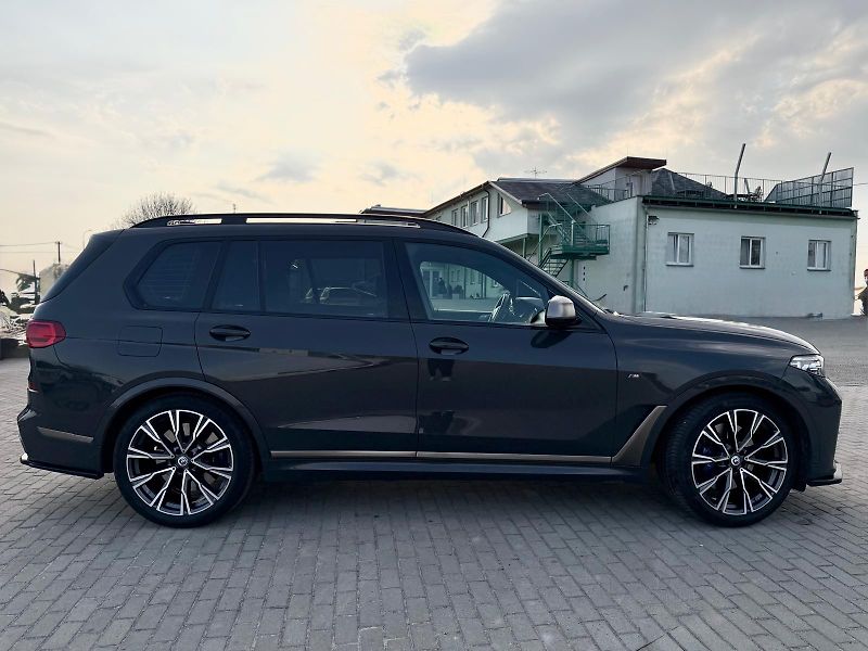 BMW X7 (2022) M50i 390kW - fotka 6 z 19