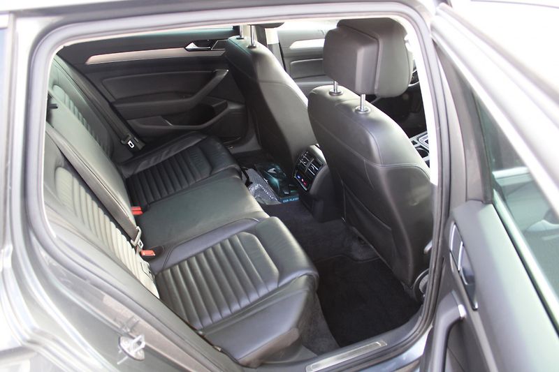 Volkswagen Passat (2017) 2,0TDI HIGHLINE XENONY ALUKOLA - fotka 12 z 17