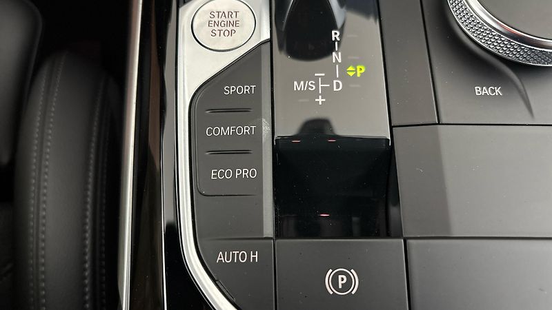 BMW Řada 3 330d AUT Sport Line - fotka 25 z 25