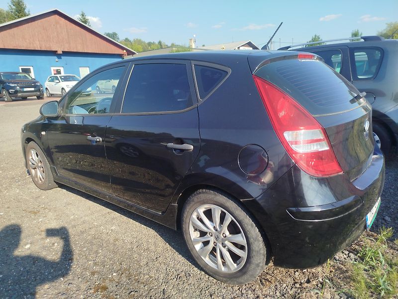 Hyundai i30 (2010) 1.4 16v - fotka 4 z 11