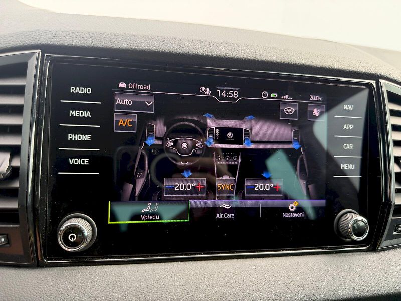 Škoda Karoq (2023) 2.0 TSI 140kW DSG SportLine - fotka 23 z 35
