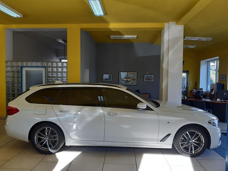 BMW Řada 5 520d XDRIVE M-PAKET - fotka 7 z 32