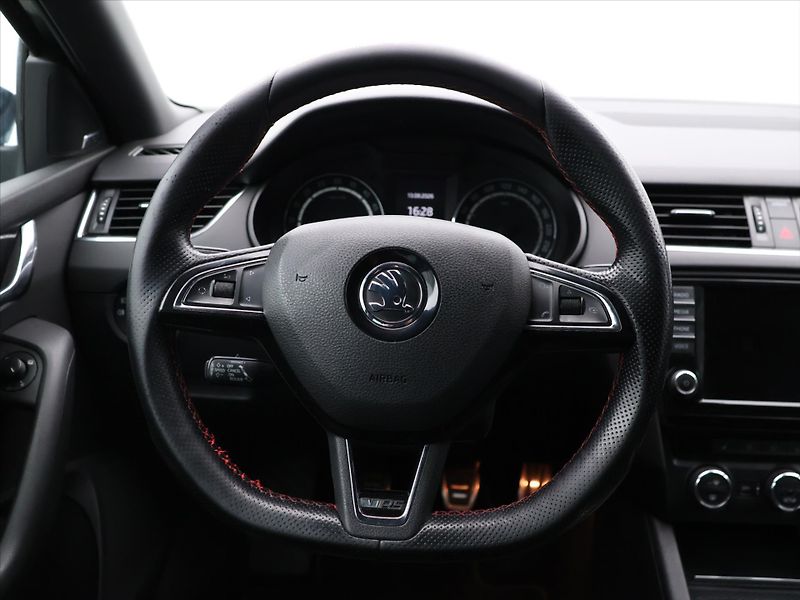 Škoda Octavia 2,0 TDI 135kW RS Xenon Navi - fotka 17 z 30