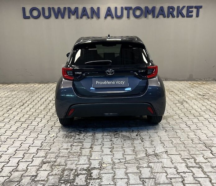Toyota Yaris 1.5 Hybrid AT STYLE - fotka 15 z 17