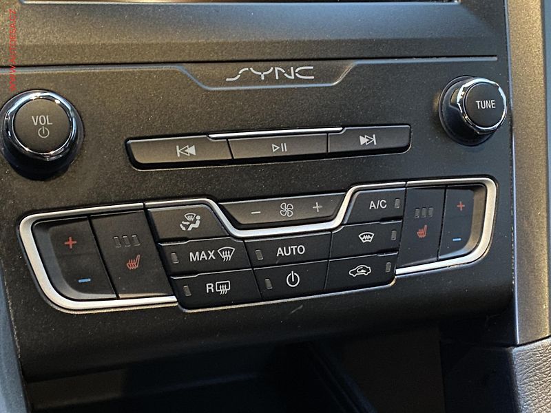 Ford Mondeo (2019) 2.0TDCi, AT, navi, xenon - fotka 15 z 17
