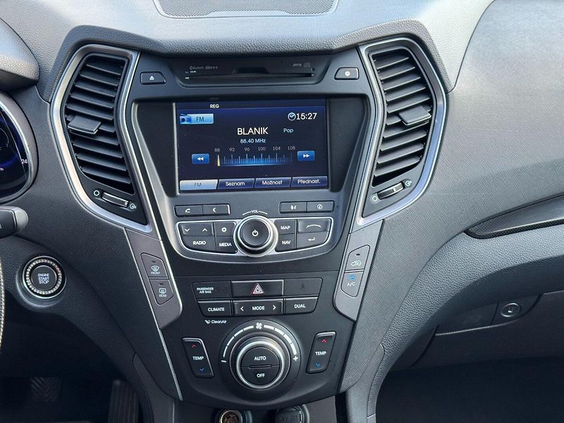 Hyundai Santa Fe (2014) 2,2 CRDI 145 Kw 4x4 - fotka 20 z 31