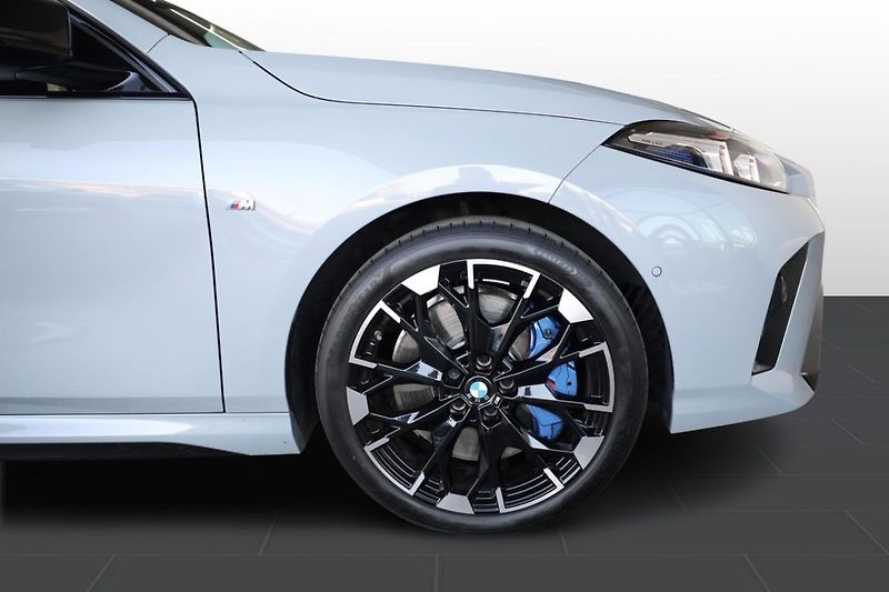 BMW Řada 1 M135 xDrive - fotka 7 z 23