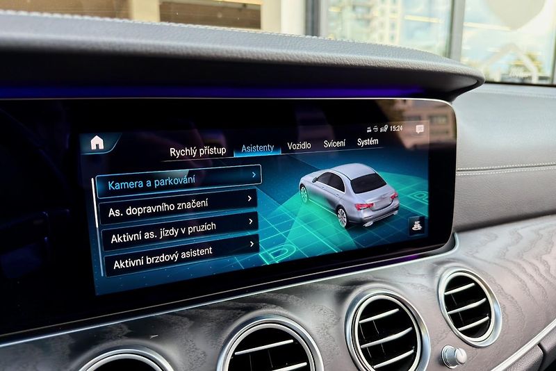 Mercedes-Benz Třídy E (2020) E 220d 4Matic AMG Line - fotka 91 z 112