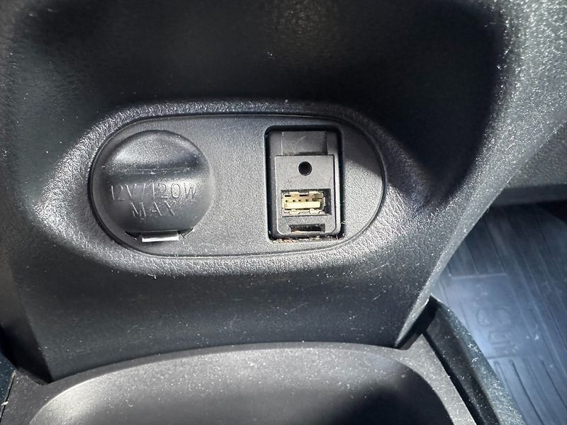 Toyota Yaris (2016) HYBRID 1,5 54 KW STK AUTOMAT - fotka 24 z 38
