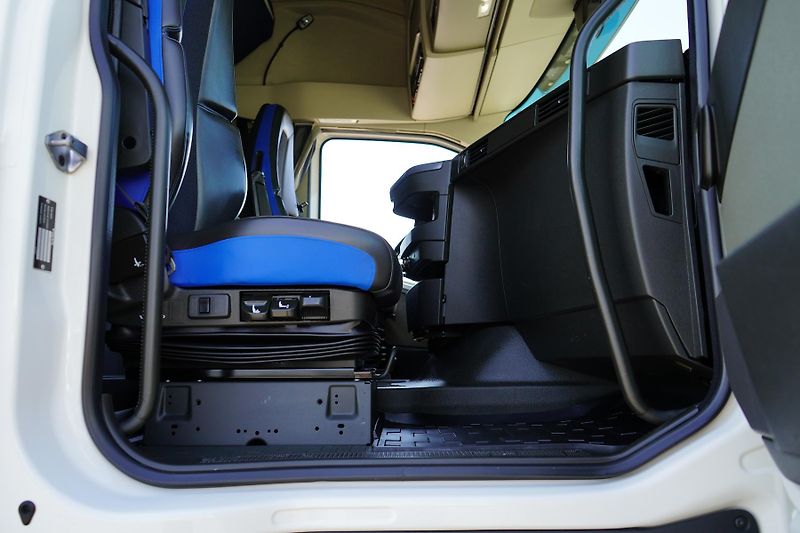 Volvo FH (2022) 500 / XL / EURO 6 / ACC / PEŁN - fotka 47 z 49
